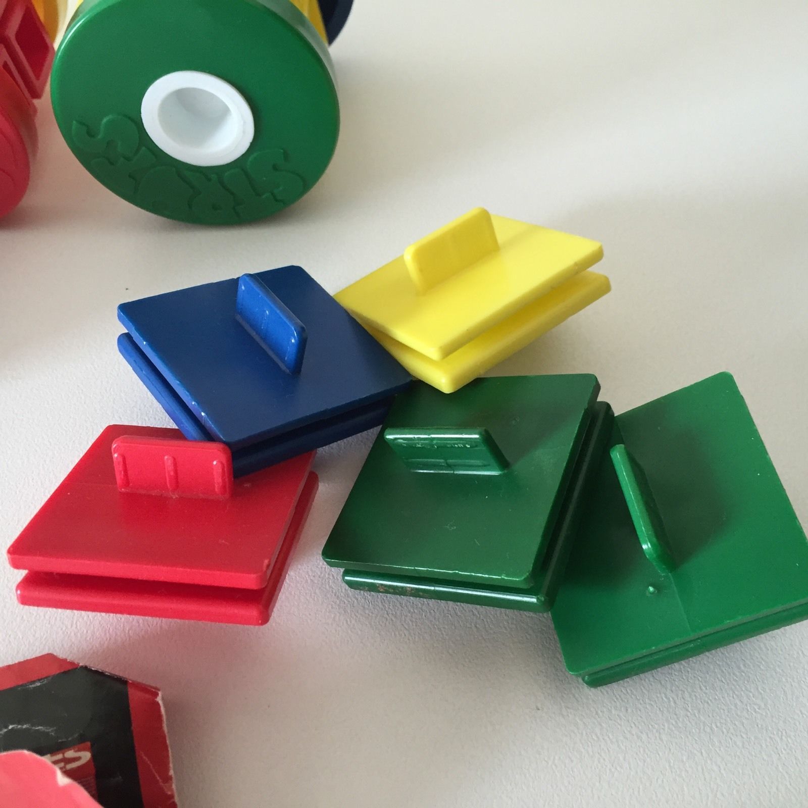 Struts end connectors